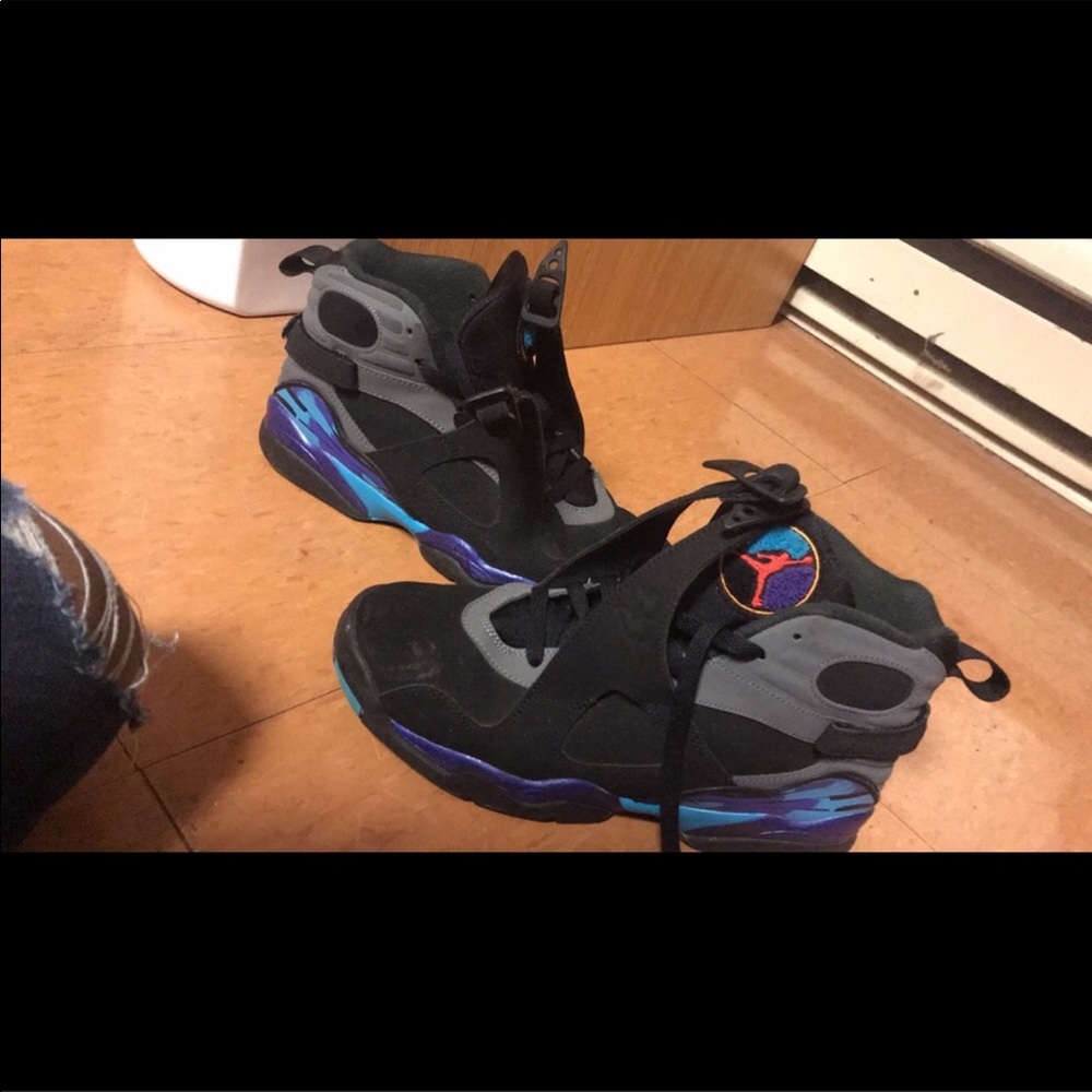 Jordan shoes( women 8.5) (men 6.5)